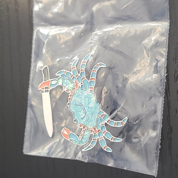 Crab with Knife Enamel Pin - Picture 3 of 3